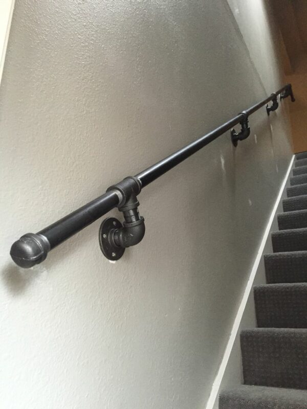 Industrial handrail made of plumbing pipes - MC Fact