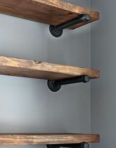 Single bracket for wall shelves