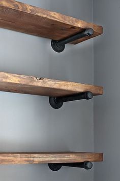 Simple support for wall shelf