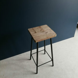 Tabouret de bar industriel avec bride angle scandinave noir - MC Fact