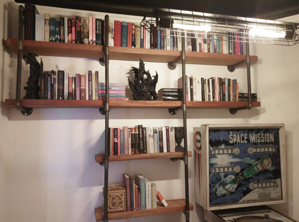 Industrial book shelf made of plumbing pipes - MC Fact