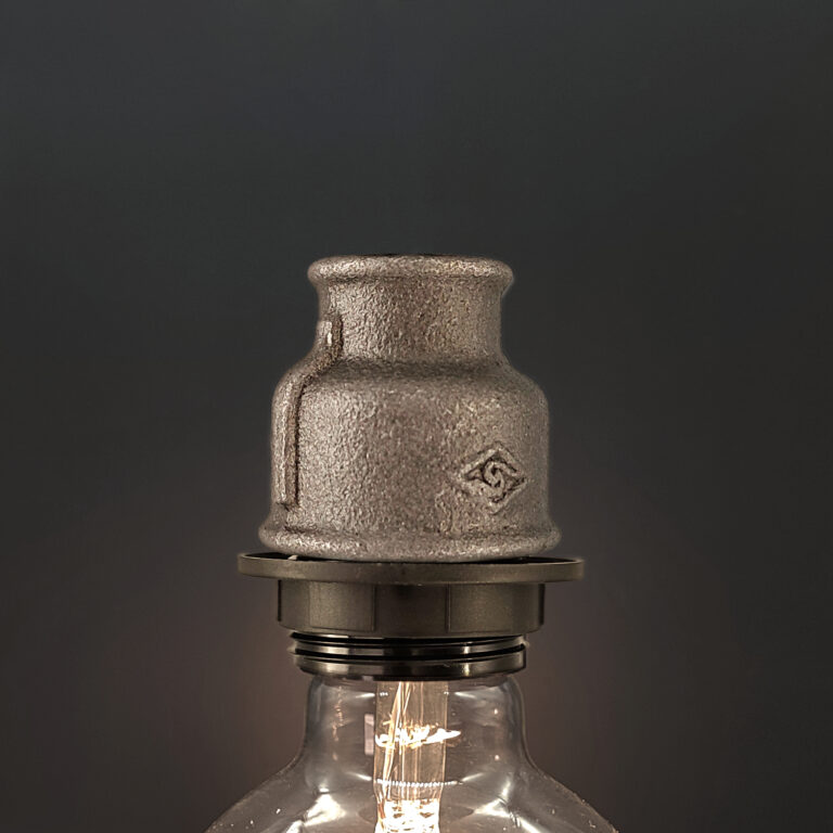 E27 lamphouder met rechte voet, ideaal voor efficiënte verlichting in uw kamers. Duurzaam, veelzijdig en eenvoudig te installeren, perfect voor elke decoratiestijl